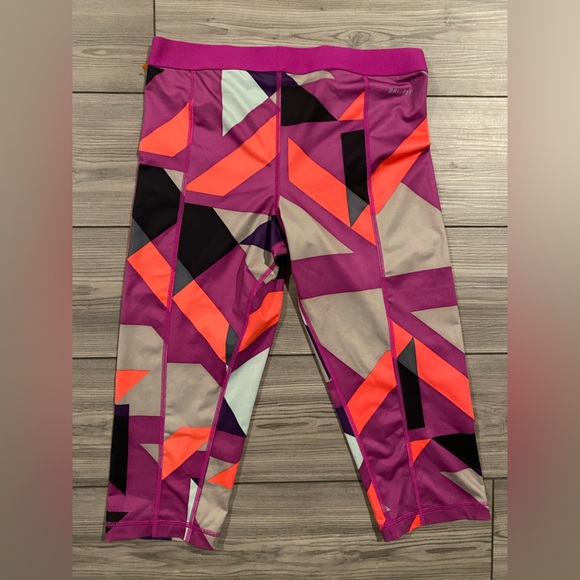 Nike PRO Cropped Leggings - Picture 2 of 5
